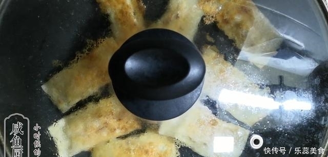  吃法|馄饨皮换个吃法，金黄酥脆，鲜美入味，小伙自己吃两大锅