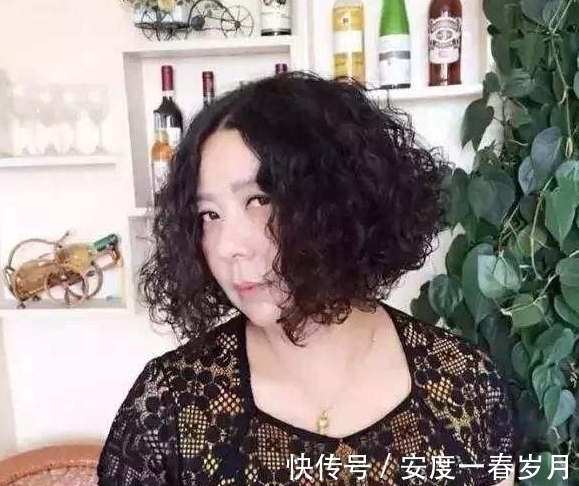 脸型 脸大脸圆女生三种发型要避开，不仅显胖更显丑，尤其是遮脸的发型