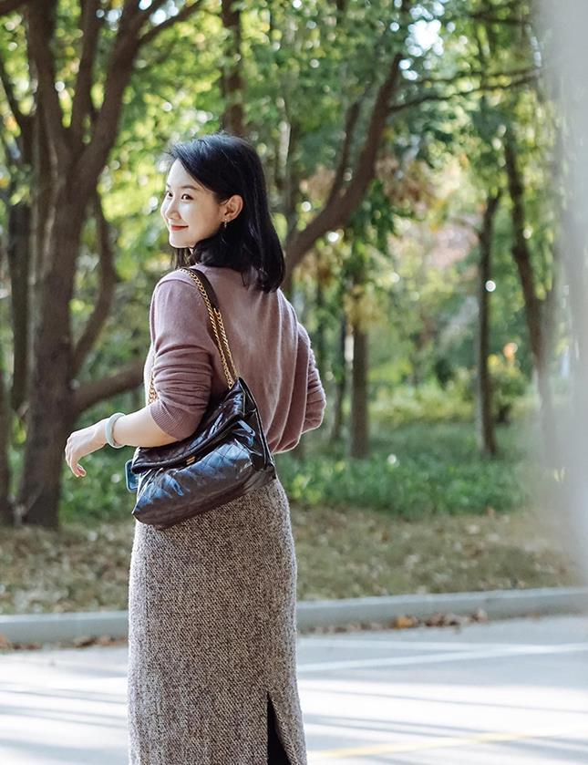 干练|秋季想要穿搭温婉又干练, 开衫毛衣不可少, 一秒穿出复古时尚感!