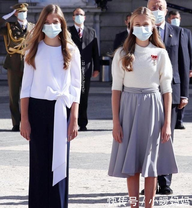 姐妹花|这朵西班牙姐妹花很少见,劳拉的蓝色连衣裙和她姐姐一样高