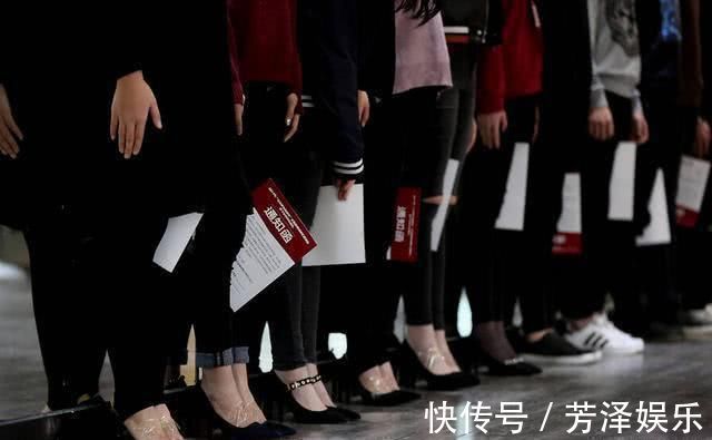 子女生 人们只见到女性高跟鞋的漂亮,却看不见他们以便高跟鞋有多拼