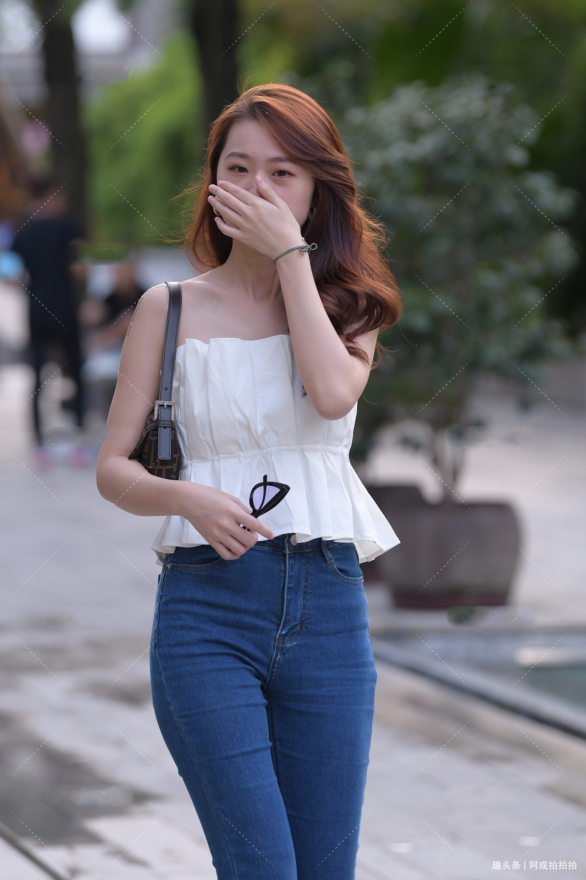 抹胸短上衣该如何选择又该如何搭配呢