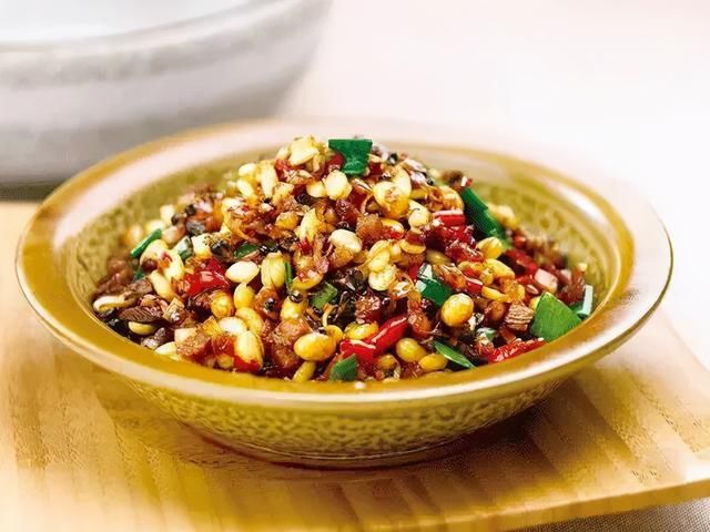 姜丝|碎碎下饭菜 猪脆骨脆韧 黄豆芽鲜嫩 让人们产生回归自然的意境