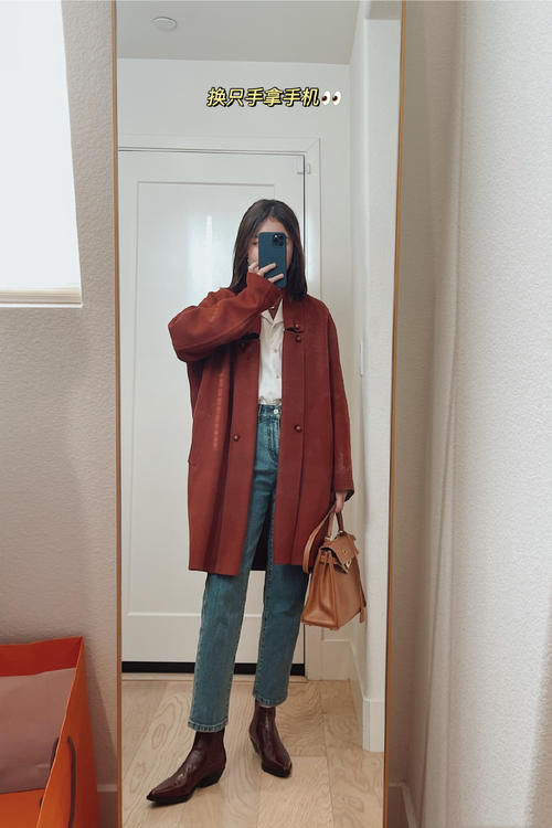 拒绝黑色!早春流行穿这几个颜色的大衣,清新又亮眼,关键很显白