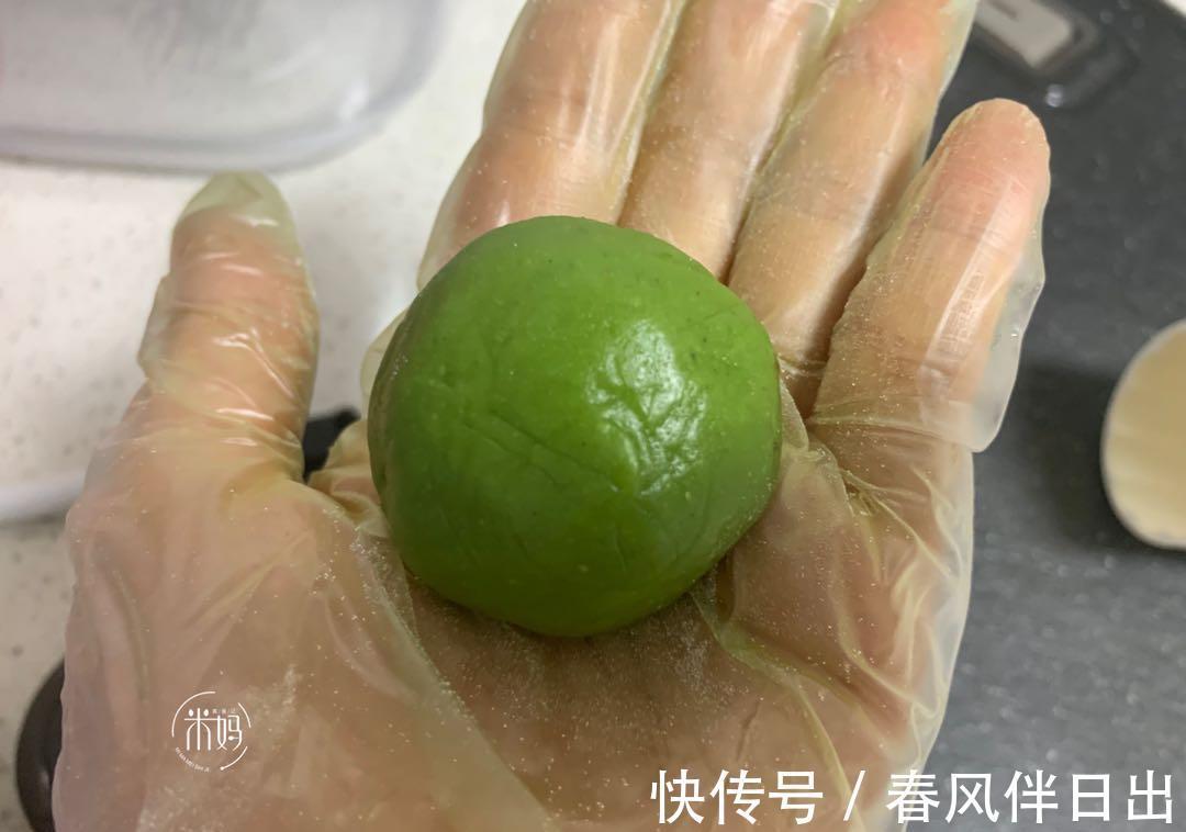 抹茶粉|天热吃这糕点正适合，不烤不炸，冰冷爽口又糯又香，咬一口还爆浆