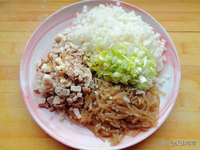 皮薄馅香白萝卜肉盒子,鲜美又多汁,凉了都软和,一家老小都可吃