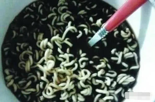 以下4种奇葩零食,吃一口给你5万,你会选哪个把自己吃成富豪