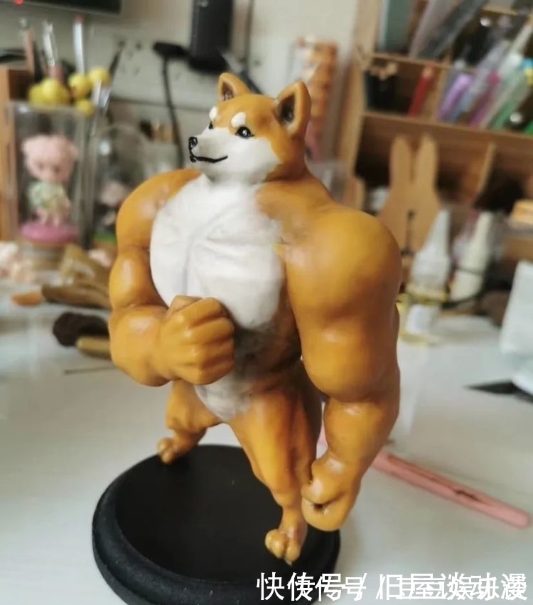 手工|你没见过的直播|文能制作手办 武能擒拿格斗 这样的小姐姐实在Cool