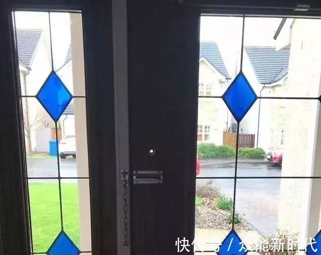 小姐姐|这样的设计师可能随时准备提桶跑路，做成这样，大写的佩服！