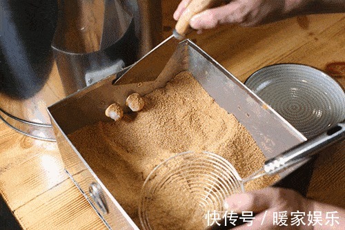 在家也能做红糖糍粑,简单到只需一个锅!