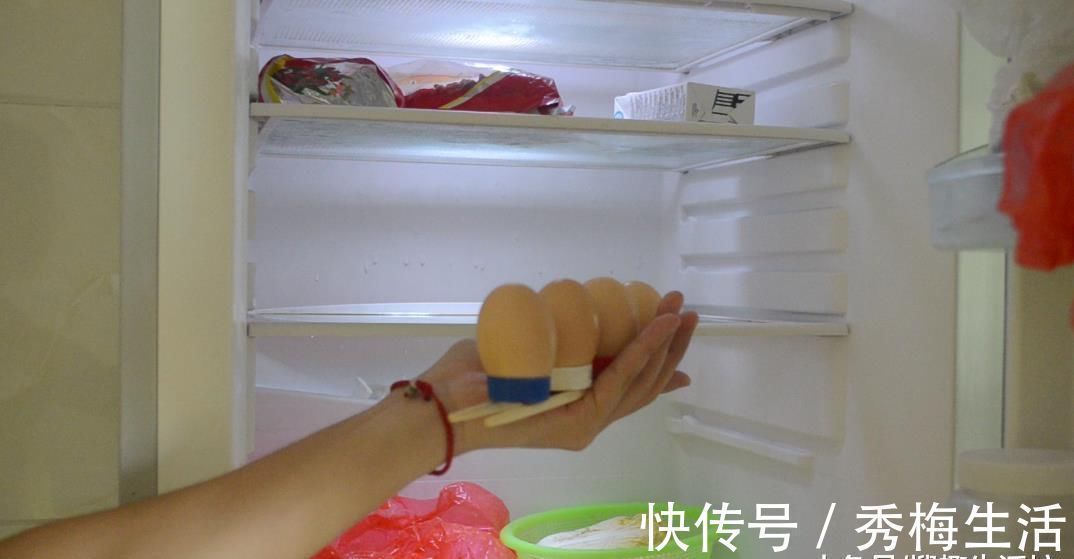 瓶盖粘在一次性筷子上, 解决了很多家庭困扰的烦恼, 看完赶紧试试