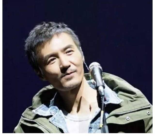 那些花儿|夏日毕业歌会朴树压轴，四首歌串起青春，网友四个字形容