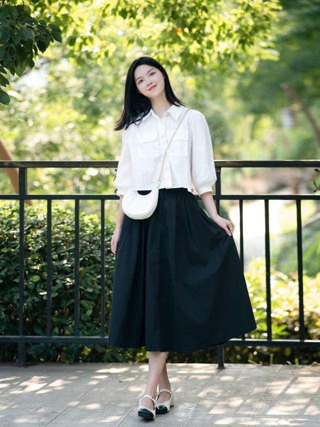 休闲|休闲慵懒风怎么搭?条纹衬衫+棉麻长裤简约洋气,气质又优雅