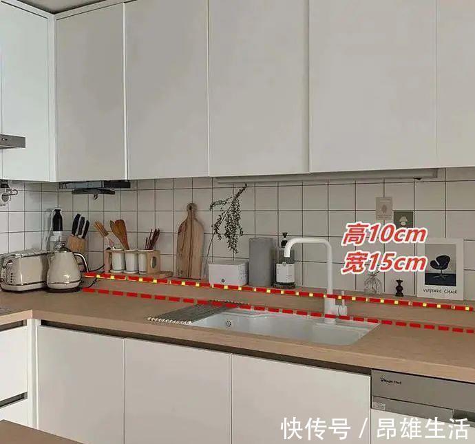 台面|厨房不妨试试国外这样设计,灶台加高10公分,瞬间多出个台面收纳