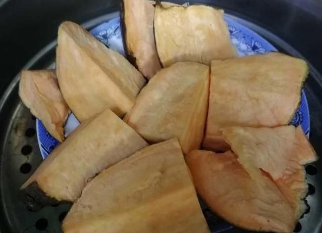 红薯具有较高的营养价值,但有两类人千万不能吃,一定要记住