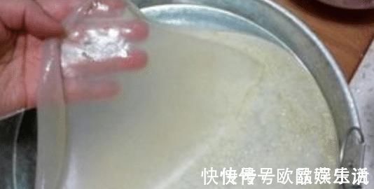 筋道|做凉皮太厚又开裂？大厨教你一招：掌握好比例跟配方，吃着还筋道