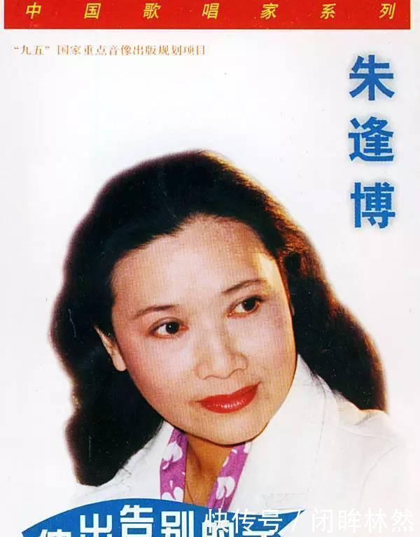 一生演唱800多首歌,丈夫去世12年,她不舍下葬将骨灰摆放在卧室