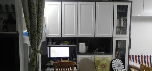 过道|一家四口住房，百万“豪宅”仅35㎡，进门就是卧室，太憋屈了