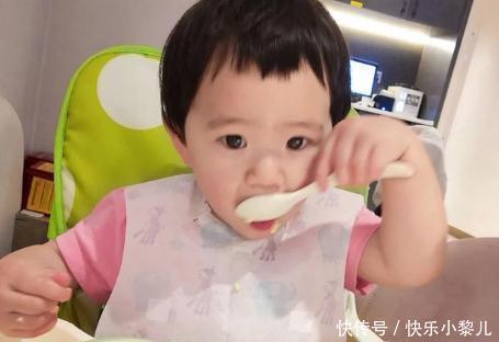 宝妈|1岁宝宝只吃保姆做的饭,宝妈好奇偷尝一口后,偷偷打电话报警