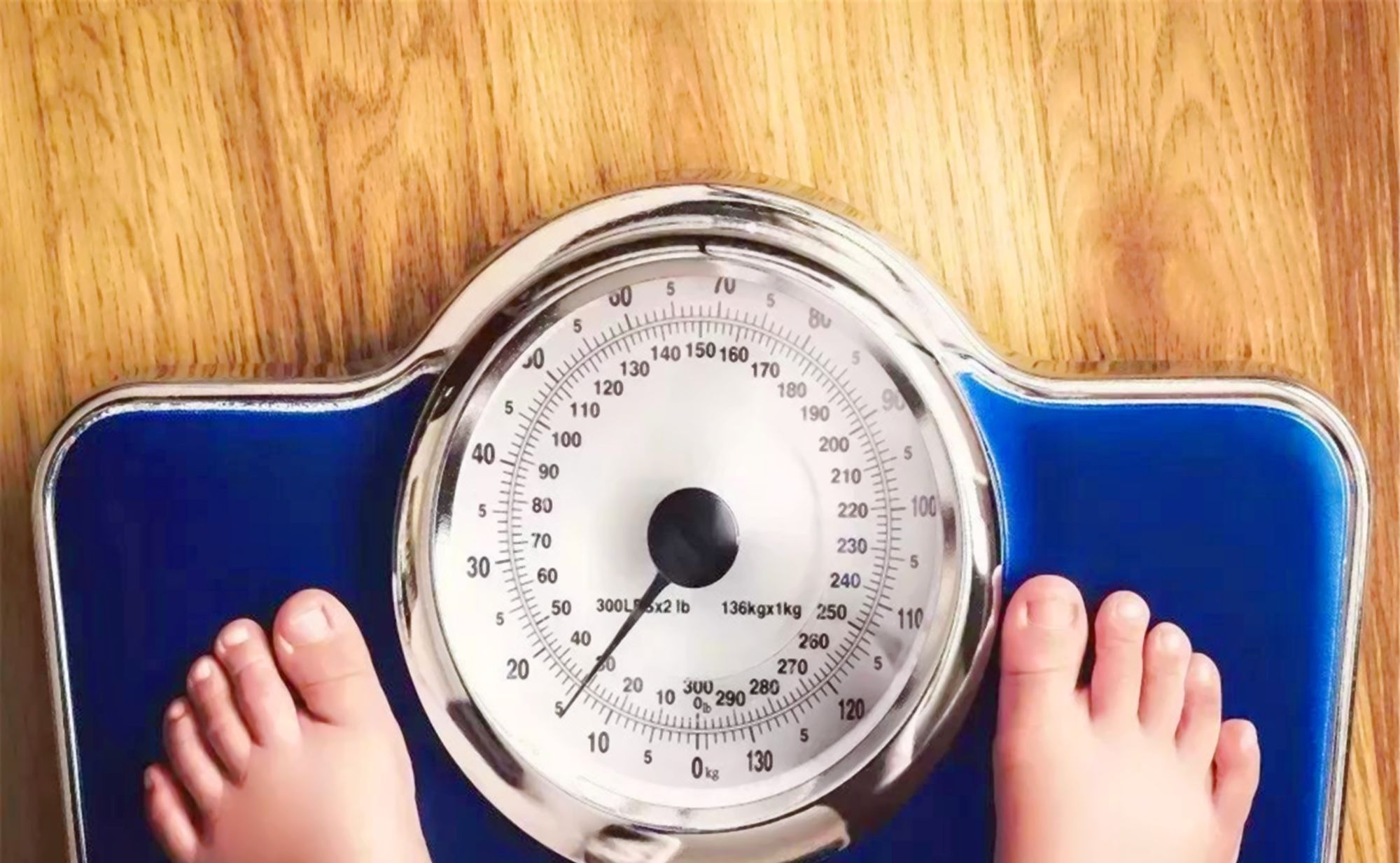 中国儿童肥胖报告|8岁男童长成120斤，奶奶自创新型减肥法陪孩子运动，网友：太硬核