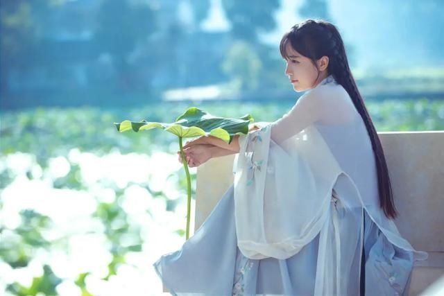 衣服|如果说李子柒的生活对我们不切实际，那她穿的衣服我们倒能学学