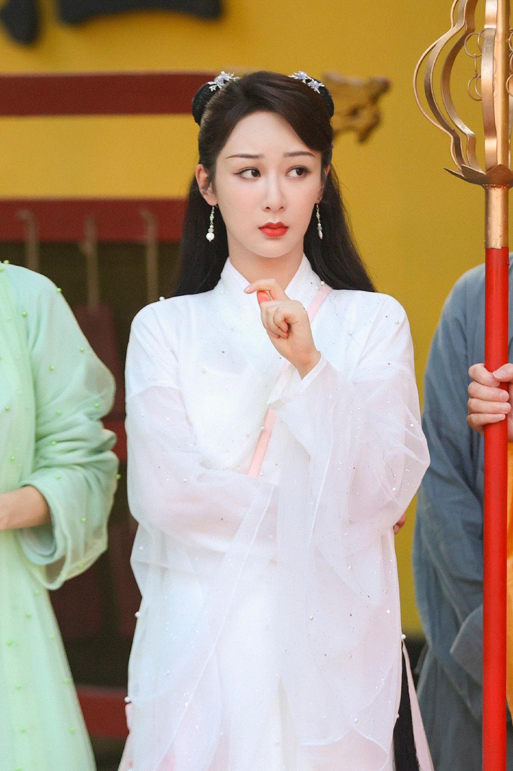 杨紫《萌探探探案》再扮白夭夭 入迷局破谜团真相