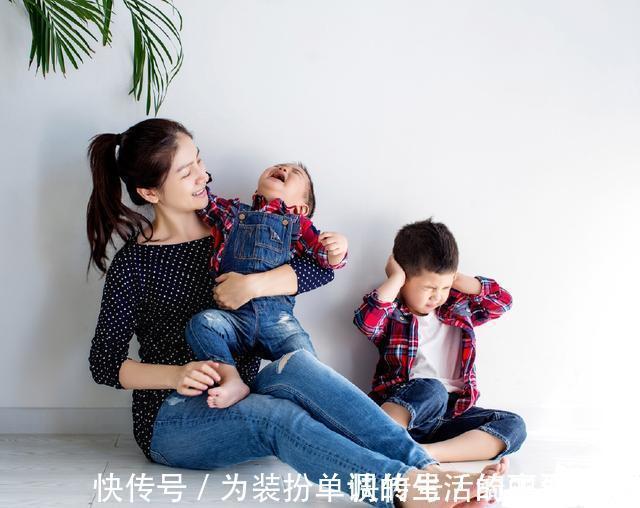 偏心|生了二娃后才明白一个道理,在绝大部分二胎家庭里,父母都偏心