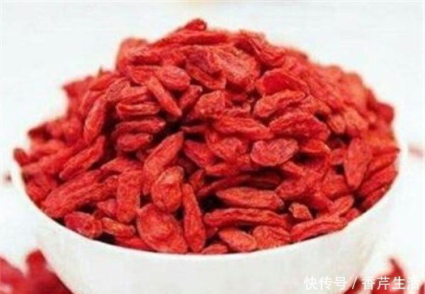 黑枸杞|枸杞虽好,但是不能和“它”一起吃,否则会中毒、致癌