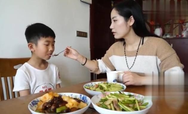 孩子|长大后很孝顺的孩子,往往具备四种特征,你家娃中二个就偷乐