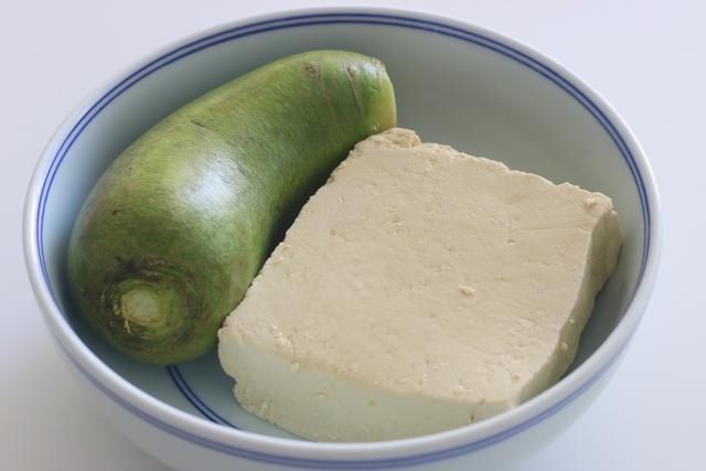  我家炸丸子不用油，照样外酥里嫩，好吃没负担，天天吃都不怕