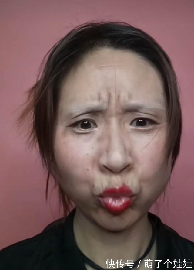 丑小鸭|网友展示自己的化妆术,一秒前还是丑小鸭,一秒后变成女神!