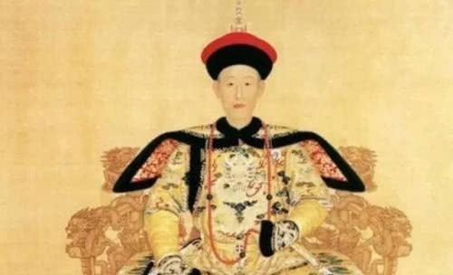 算命|乾隆出门算命，算完后笑着离开，刚走200米突然变脸：杀了他