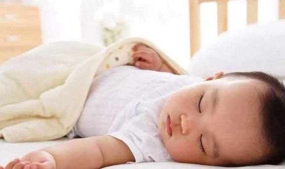 老人|夏天带娃，别轻信老人的4个经验之谈，看似对孩子好，实则坑娃！