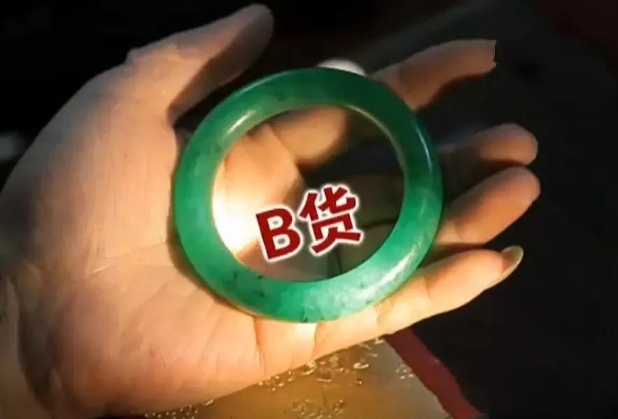 价格|玉商排队求购的极品翡翠手镯!价格仅仅1200万,没想到…