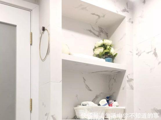 电视柜|老公硬在沙发墙上凿个“窗户”马桶上方打柜子,完工后我懵了