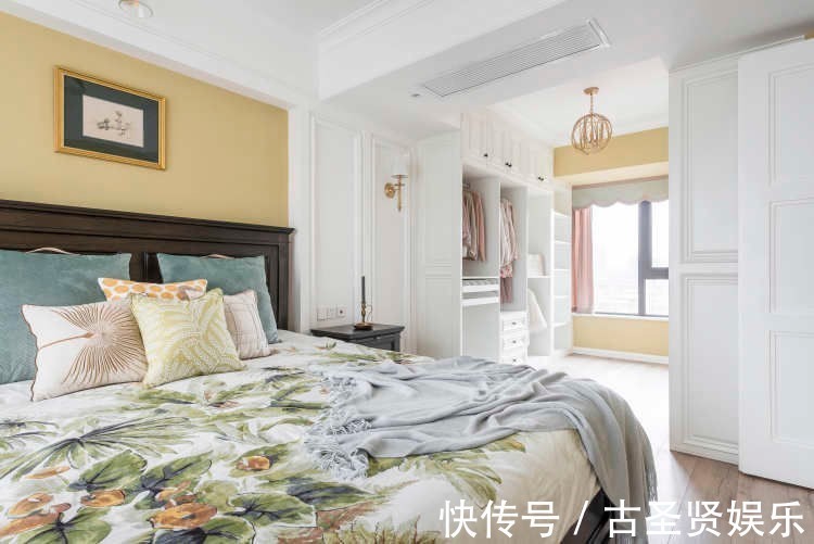 客厅|“独居老人”的蜗居,舒适不失趣味,专门设计的墙漆更是独一无二