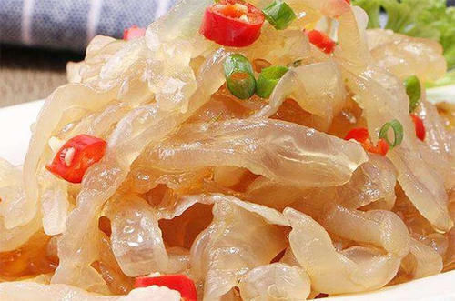 凉拌海蜇皮|冬天干燥，孩子吃的“脆爽菜”，嚼着嘎嘣响，嫩滑又营养，升免疫
