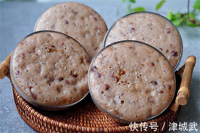 儿子爱上这早餐,粉粉糯糯特松软,10分钟连碗端上桌,好吃!