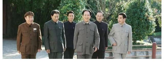 《香山葉正紅》選角敷衍，非特型演員演開國(guó)將帥，草臺(tái)班子既視感