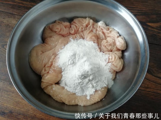 不用|洗大肠时,不用盐不用醋,换成这2样,10分钟洗干净,没有腥臭味