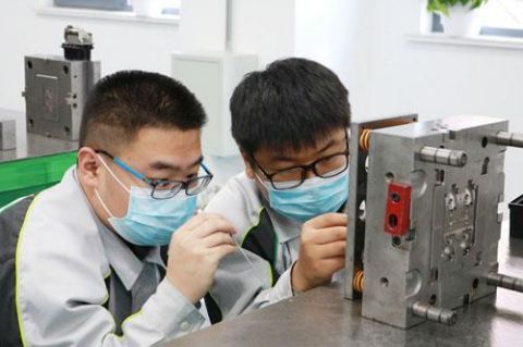 职业教育|10吨沙石 徒手造园