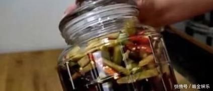 七十岁奶奶说到，腌萝卜这两步很重要，香辣脆爽、储存时间长