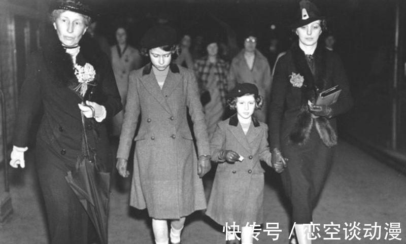 小屋|从公主到女王,穷苦女教师陪伴16年,退休卖小说王室怒收御赐婚房