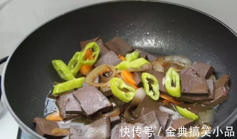 鸭血|洋葱和此物一起炒，每天炒一盘，气血足了，软化血管，血管通畅了