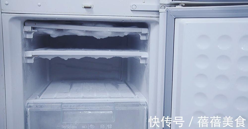 冰块|冰箱结冰时,不要铲也别敲,教你一个土方法,5分钟冰块全掉下