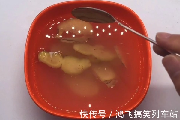 把牙膏挤在生姜上,作用真是太厉害了,解决很多男人女人的大烦恼