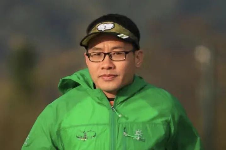  中华|潘中华：鹰，不可以留恋地平线