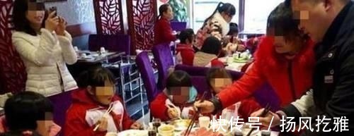 童童|熊孩子朝邻桌火锅吐口水,邻桌的反击大快人心,路人:就该这么治
