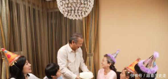 外婆|问4岁女儿外婆好还是奶奶好, 听了孩子的回答, 所有人都安静了!