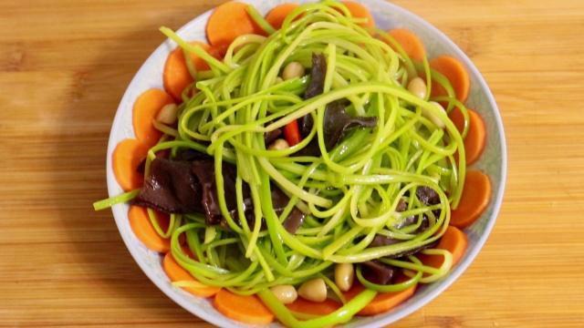 蒜苔最好吃的做法，酸脆可口，每次吃都不够，比肉还好吃